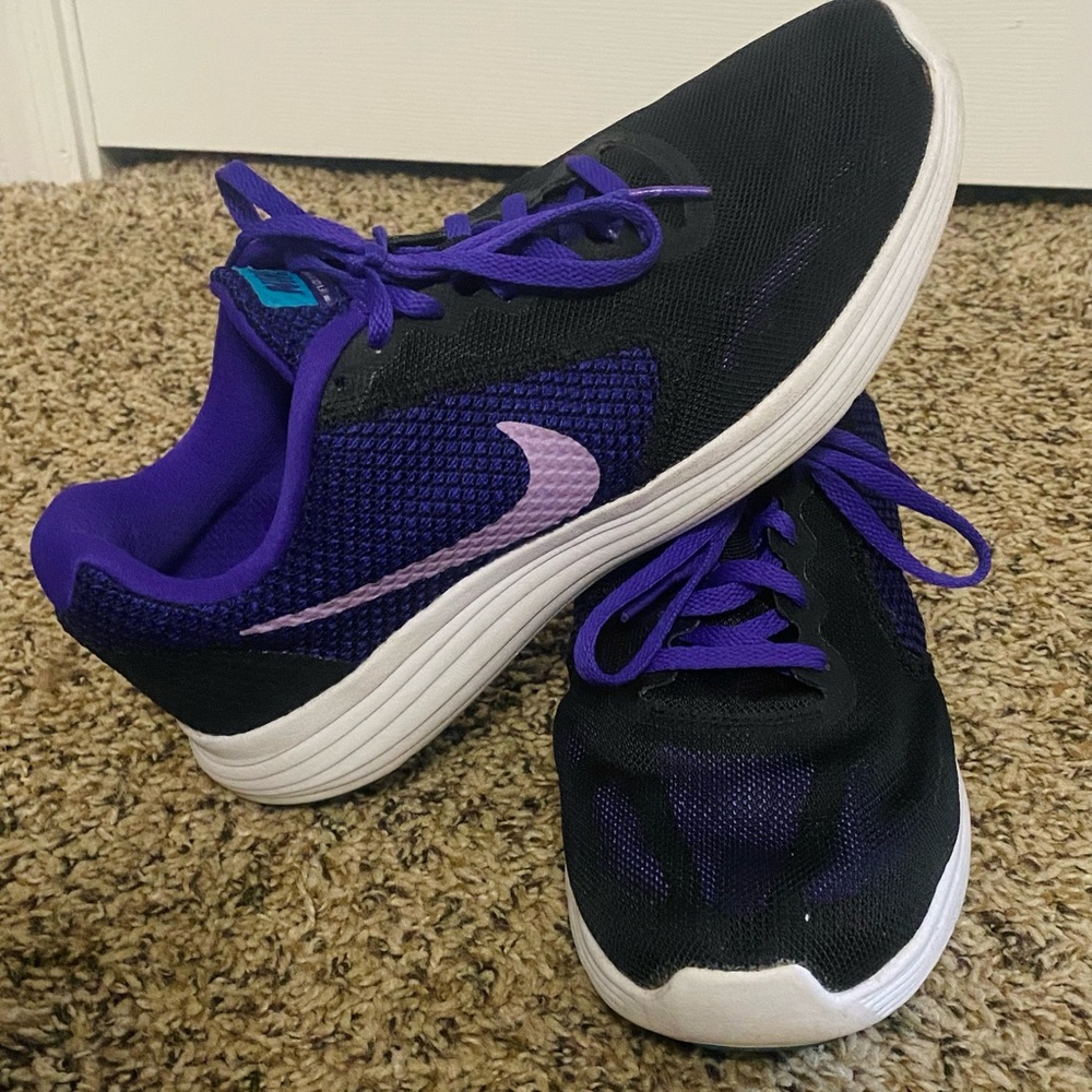 Women’s Nike Revolution 3 Purple Running Shoes 2016 Size 8.5 819303-010 - Picture 2 of 8